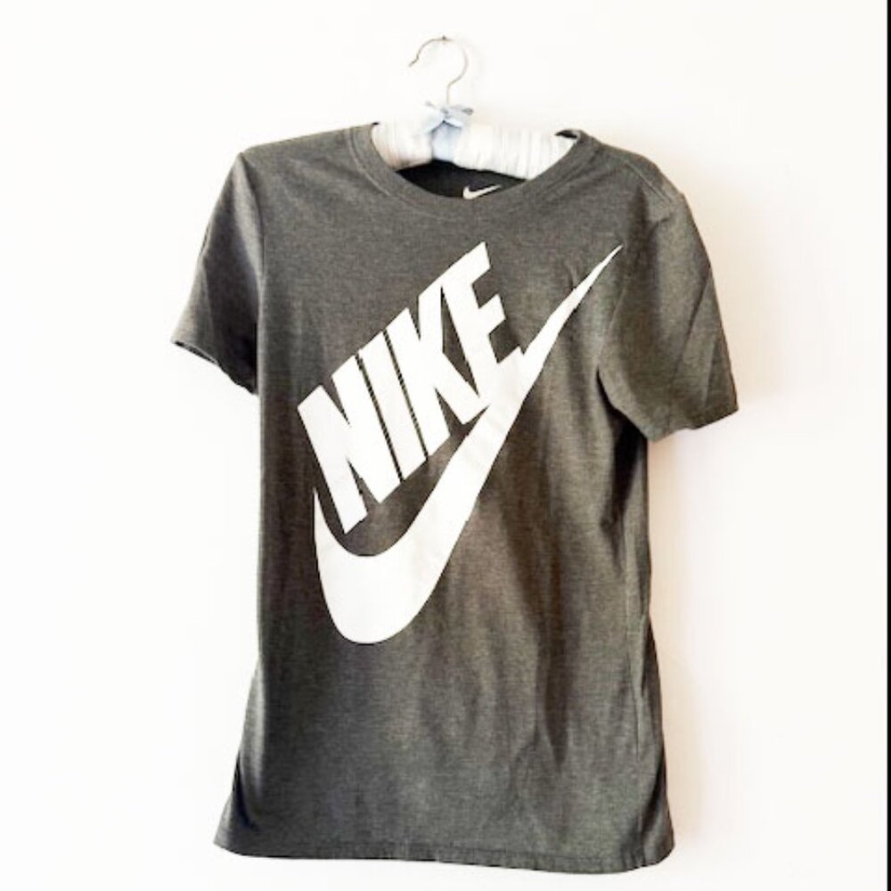 Nike Women's Athletic Cut Tee — Women's SZ Small - Picture 3 of 4
